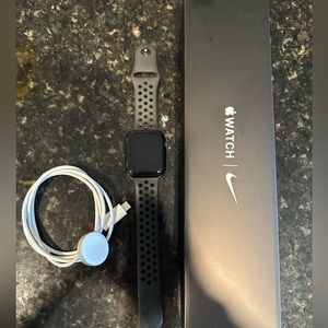 Nike Apple Watch Series 7 TMobile